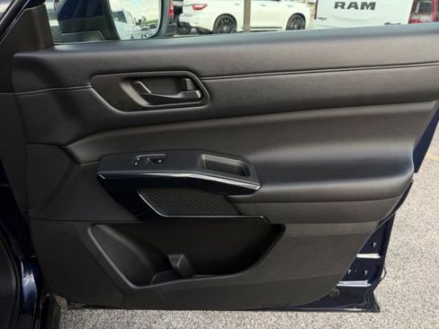 Used 2024 Nissan Pathfinder SV FWD image 21
