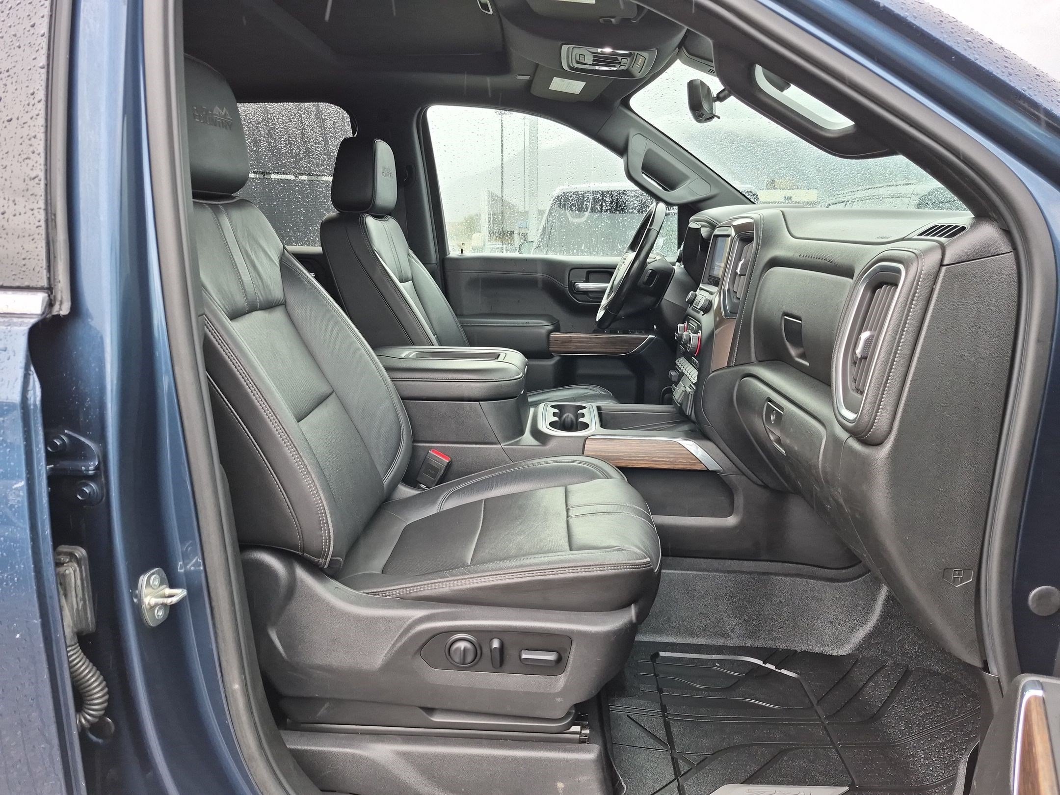 Used 2019 Chevrolet Silverado 1500 High Country w/ Technology Package AWD/4WD image 32