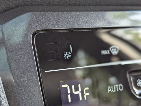 Certified 2023 Volkswagen Tiguan SE R-Line image 22