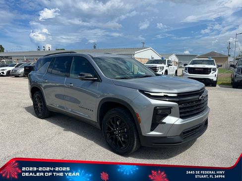 Used 2024 Chevrolet Traverse LT w/ Midnight/Sport Edition FWD image 2