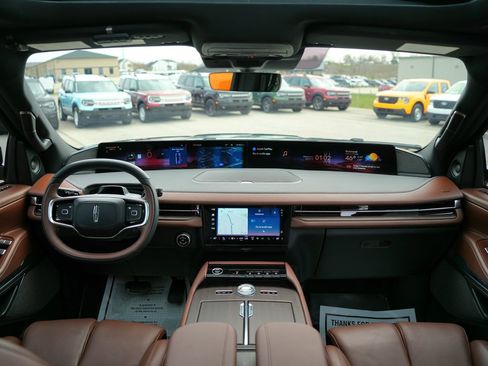 Used 2025 Lincoln Navigator Reserve AWD/4WD image 13