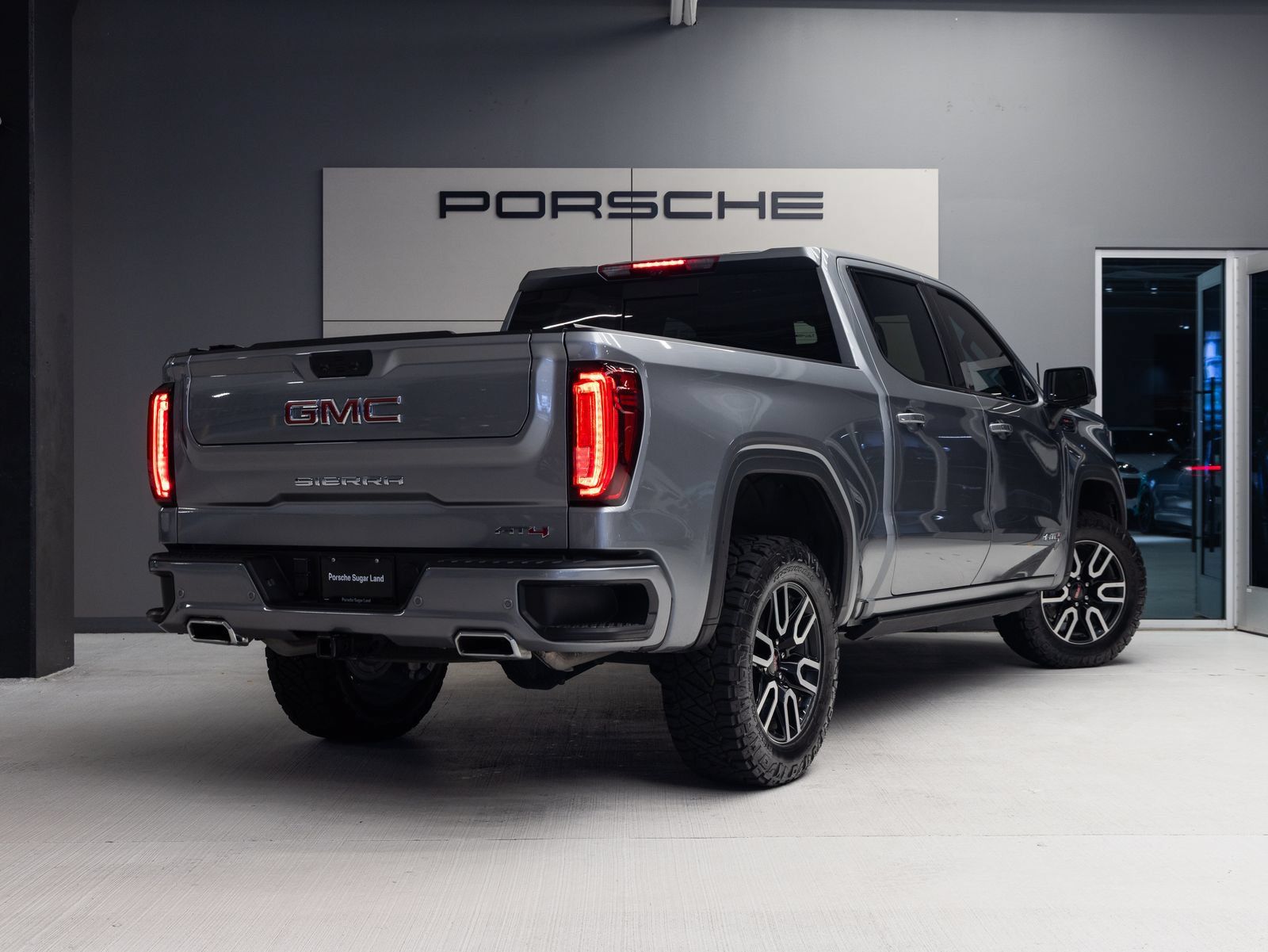 Used 2023 GMC Sierra 1500 AT4 w/ Technology Package AWD/4WD image 7