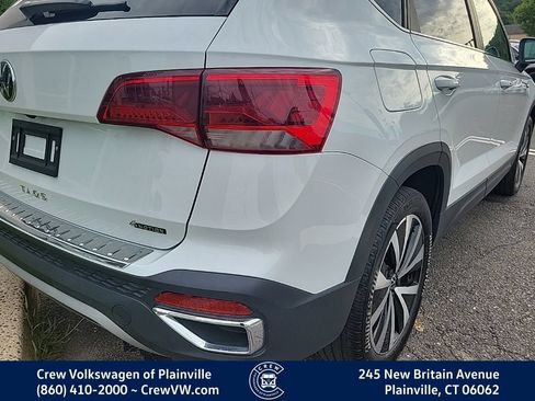 Certified 2023 Volkswagen Taos SE w/ Panoramic Sunroof Package AWD/4WD image 31