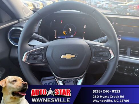 New 2025 Chevrolet Trax LT w/ LT Convenience Package FWD image 16