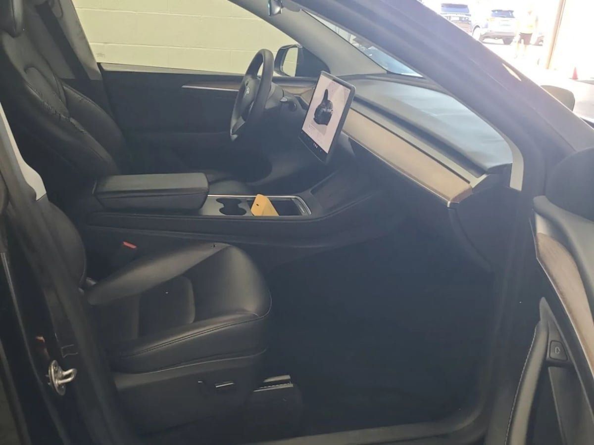 Used 2025 Tesla Model Y Long Range RWD image 2