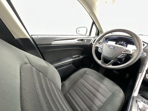 Certified 2018 Ford Fusion SE FWD image 19