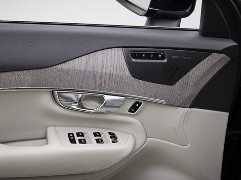 Certified 2023 Volvo XC90 B6 Plus w/ Protection Package AWD/4WD image 11