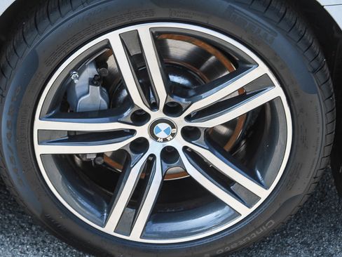 Used 2023 BMW 530i w/ Convenience Package RWD image 9