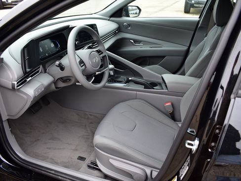 New 2026 Hyundai Elantra SE image 13