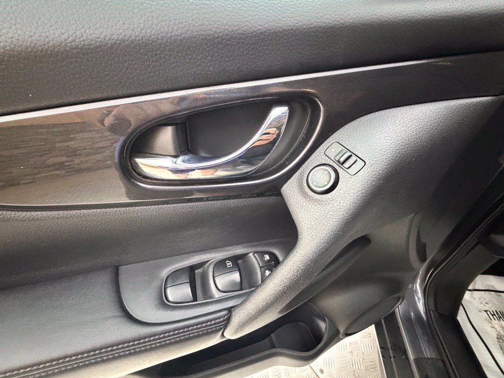 Used 2017 Nissan Rogue SV AWD/4WD image 41