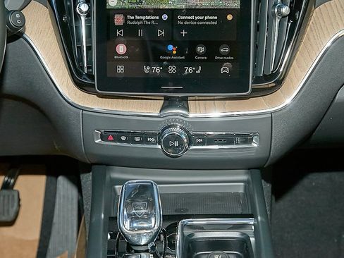 New 2026 Volvo XC60 B5 Plus w/ Climate Package image 26