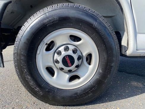 Used 2024 GMC Savana 2500 Extended image 18