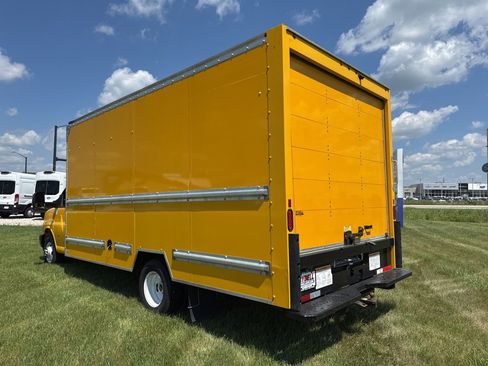 Used 2021 GMC Savana 3500 Extended w/ Power Convenience Package image 16