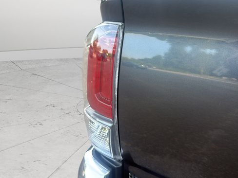 Used 2021 Toyota Tacoma SR5 RWD image 39