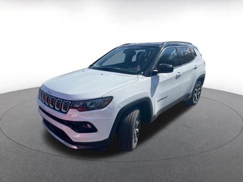 Used 2025 Jeep Compass Limited image 7