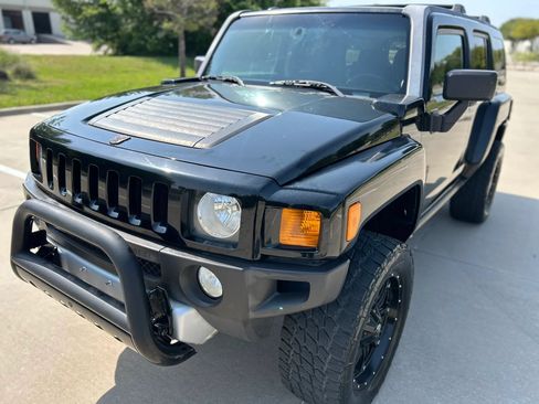 Used 2009 HUMMER H3 AWD/4WD image 1