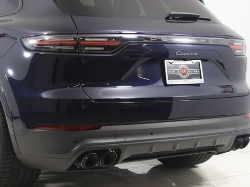 Used 2023 Porsche Cayenne Platinum Edition AWD/4WD image 23