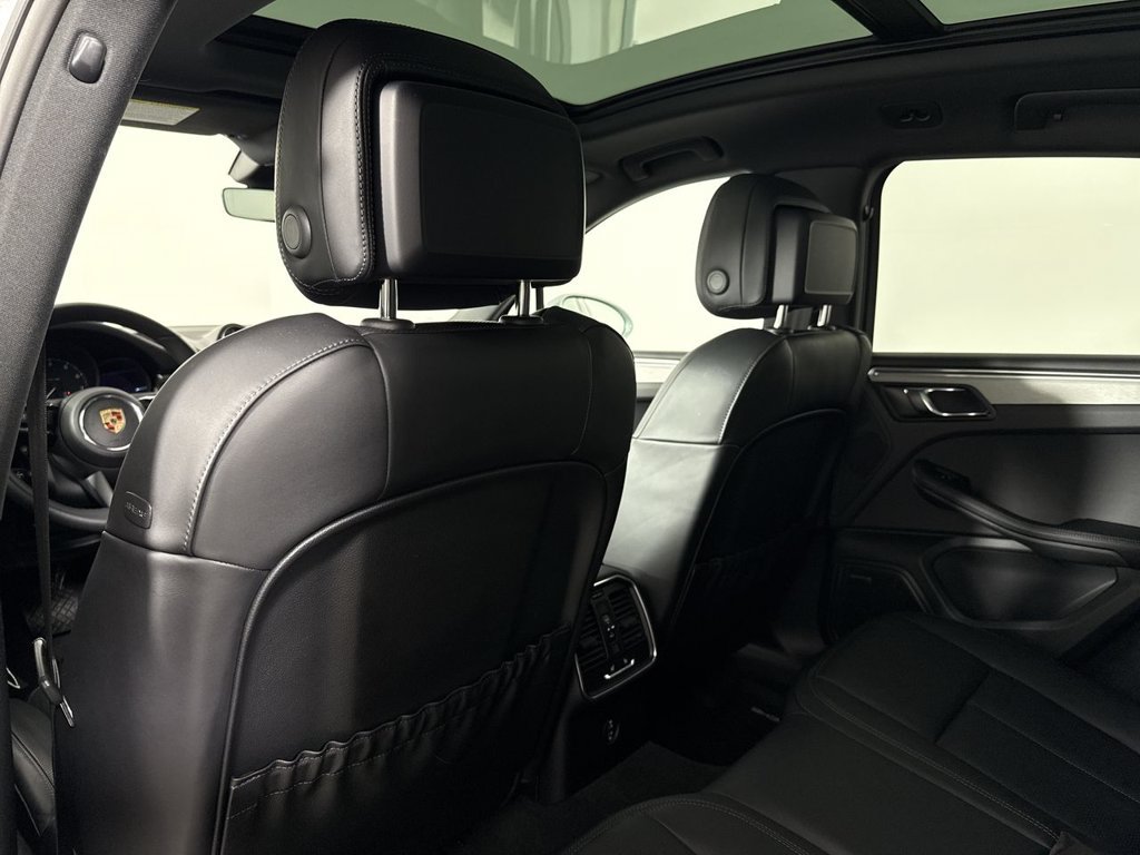 Certified 2025 Porsche Macan AWD/4WD image 25