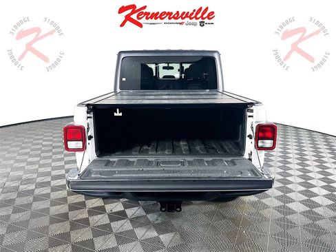 Used 2022 Jeep Gladiator Willys image 29