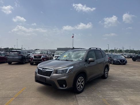 Used 2021 Subaru Forester Premium w/ Popular Package #1 AWD/4WD image 8