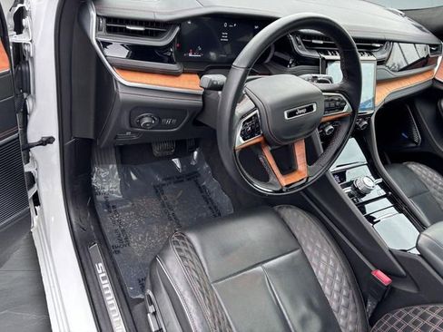 Used 2022 Jeep Grand Cherokee Summit AWD/4WD image 9