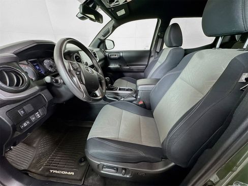 Used 2021 Toyota Tacoma TRD Off-Road image 17