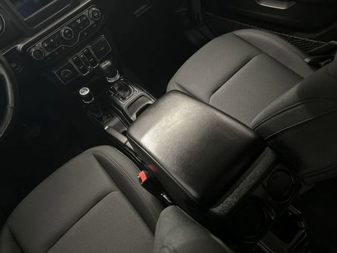 Used 2022 Jeep Wrangler Unlimited Sport image 25