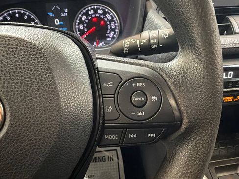 Used 2021 Toyota RAV4 XLE AWD/4WD image 28