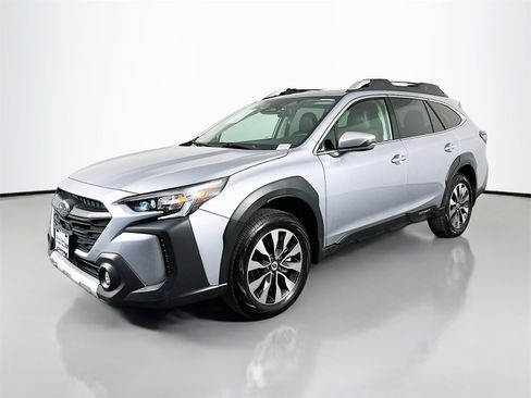 Used 2023 Subaru Outback Touring image 3
