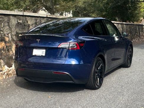 Used 2023 Tesla Model Y 2WD image 17