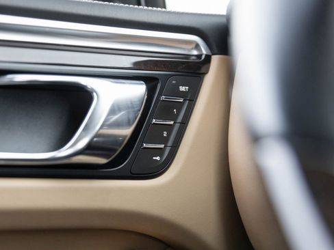 Certified 2018 Porsche Macan S image 18