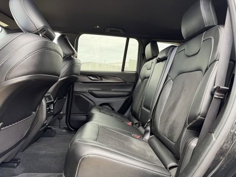 Used 2025 Jeep Grand Cherokee Altitude AWD/4WD image 29