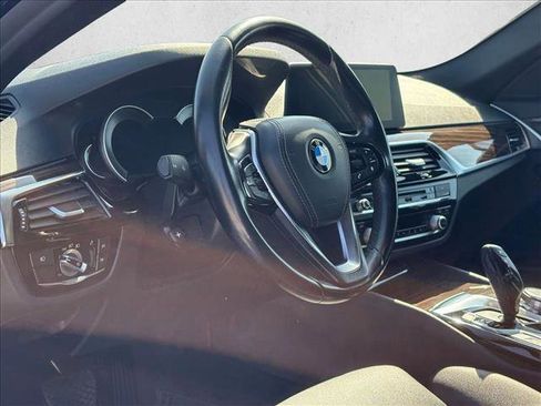 Used 2018 BMW 530e w/ Premium Package 2 image 10