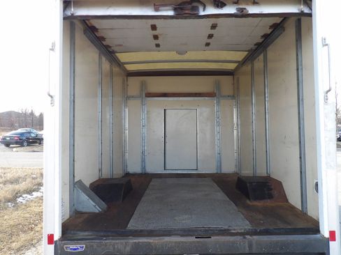 Used 2011 Ford E-350 and Econoline 350 Super Duty RWD image 9