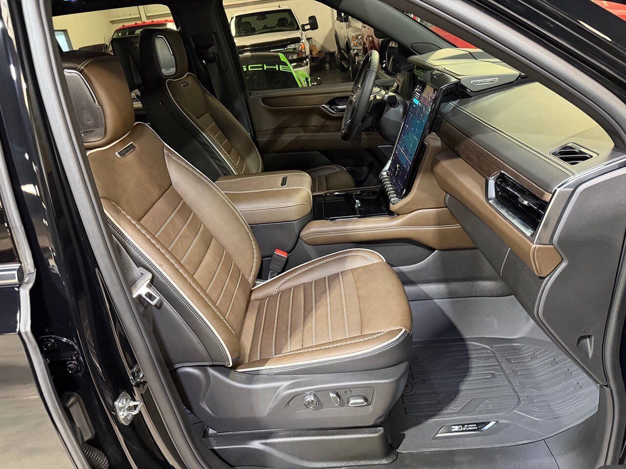 Used 2026 GMC Yukon Denali Ultimate w/ LPO, Floor Liner Package AWD/4WD image 11