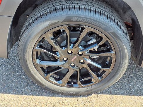 Used 2024 GMC Terrain SLT w/ Elevation Edition image 9