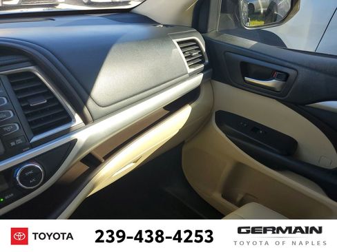 Certified 2019 Toyota Highlander XLE image 35