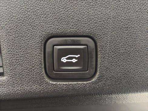 Used 2025 Chevrolet Traverse RS image 22