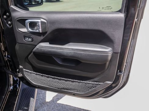 Used 2023 Jeep Wrangler Unlimited Sahara w/ Cold Weather Group AWD/4WD image 25