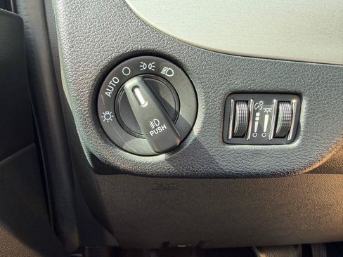 Used 2019 Dodge Grand Caravan GT FWD image 17