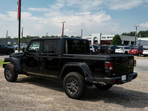 Used 2025 Jeep Gladiator Sport AWD/4WD image 7