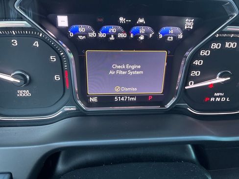 Used 2021 GMC Sierra 1500 AT4 w/ Technology Package AWD/4WD image 18