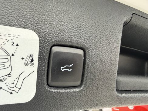 Used 2020 Ford Escape Titanium AWD/4WD image 38