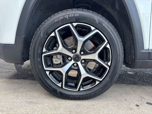 Used 2025 Jeep Compass Limited image 31