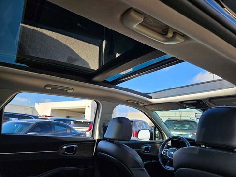 Certified 2023 Kia Sorento EX w/ Panoramic Sunroof Package image 22