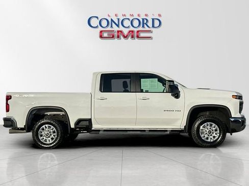 Used 2024 Chevrolet Silverado 2500 LT image 3