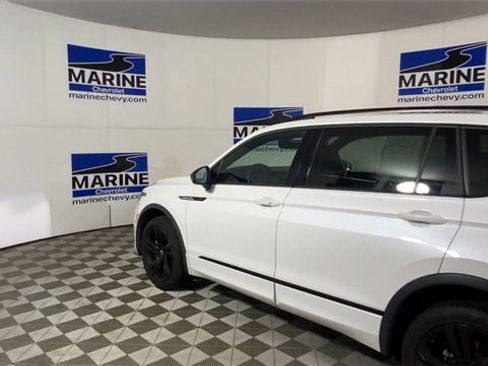 Used 2023 Volkswagen Tiguan SE R-Line image 8