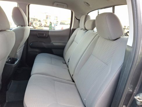 Used 2019 Toyota Tacoma SR image 11