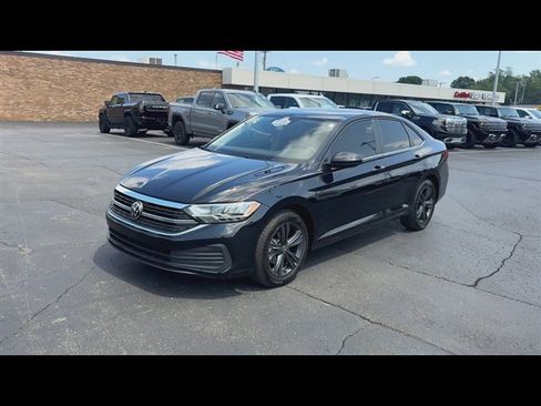 Used 2024 Volkswagen Jetta SE w/ Black Wheel Package FWD image 4