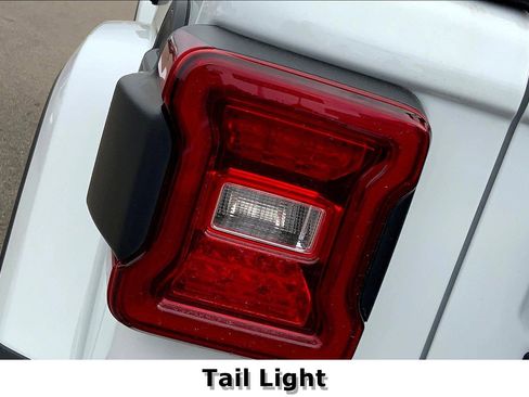 Used 2024 Jeep Wrangler Sahara image 30